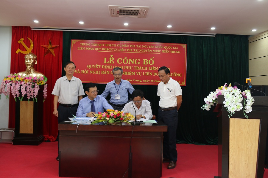Lễ công bố Quyết định giao phụ trách Liên đoàn và Hội nghị bàn giao nhiệm vụ Liên đoàn trưởng Liên đoàn Quy hoạch và Điều tra tài nguyên nước miền Trung