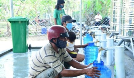 Gần 4.000 người dân tỉnh Kon Tum vui mừng nhận nguồn nước miễn phí của bộ TN&MT