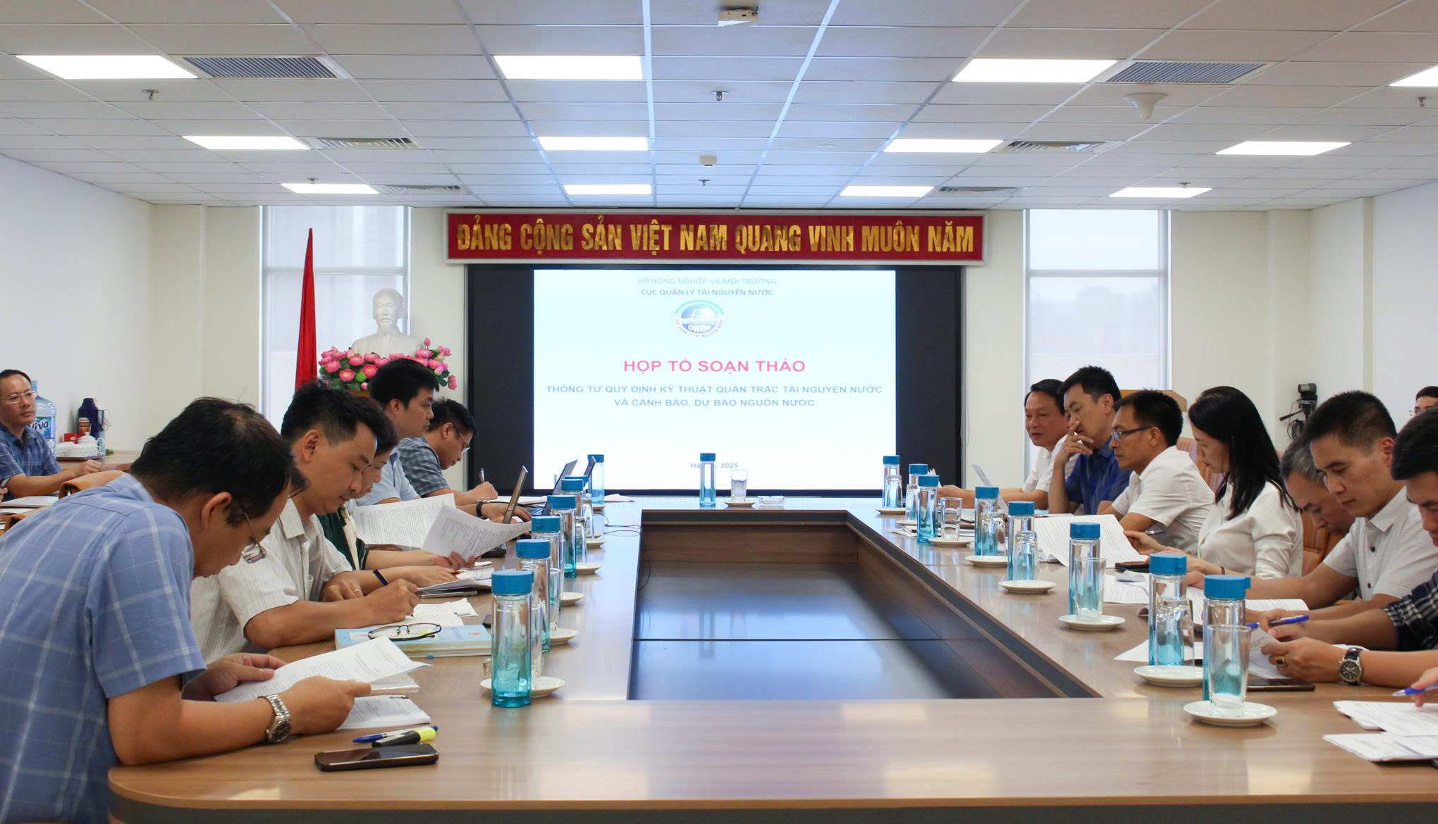 Họp Tổ soạn thảo Thông tư quy định kỹ thuật, Định mức kinh tế-kỹ thuật quan trắc tài nguyên nước và cảnh báo, dự báo nguồn nước.