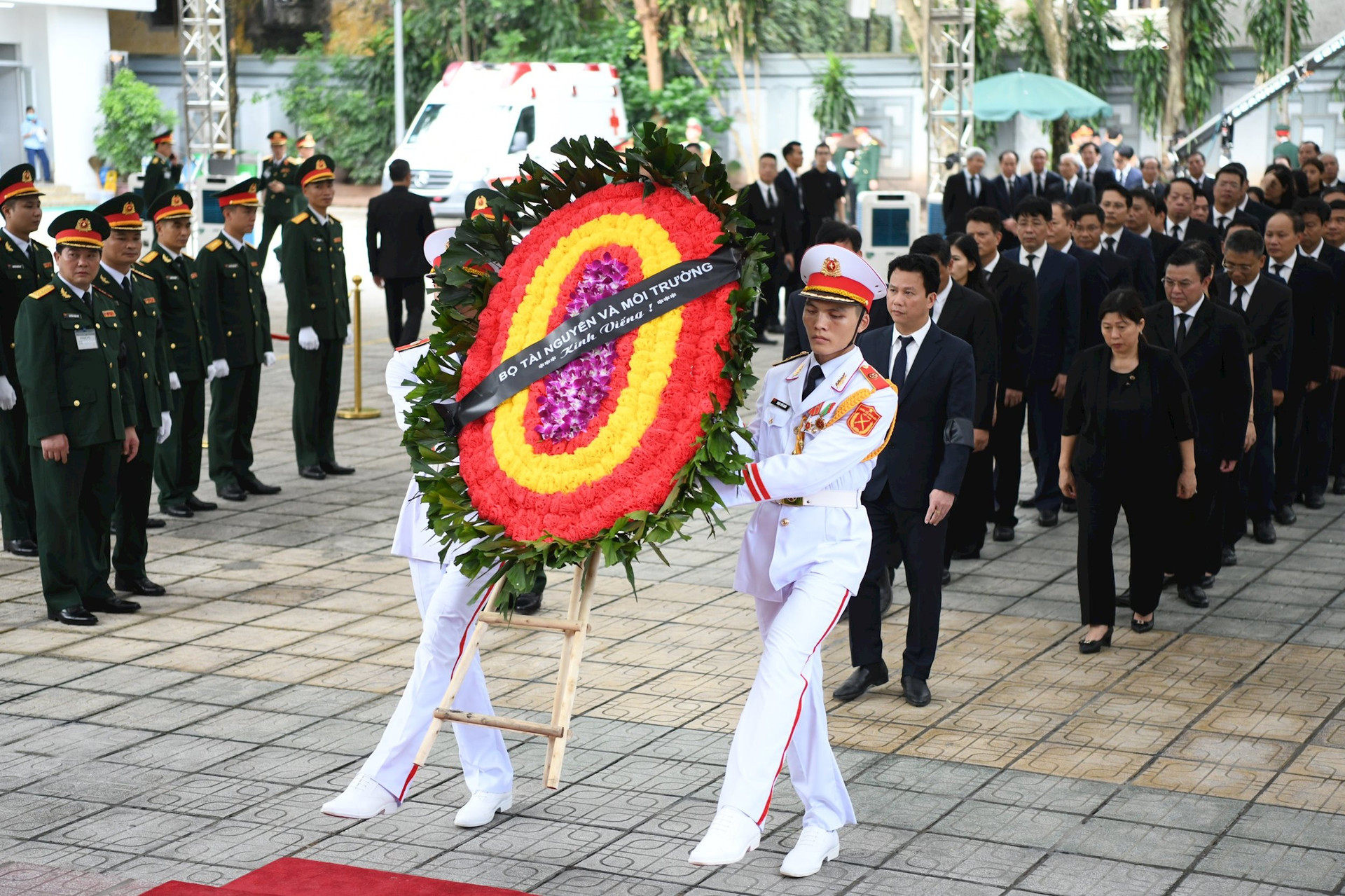 Đoàn Bộ Tài nguyên và Môi trường viếng Tổng Bí thư Nguyễn Phú Trọng