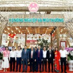 Quyền Bộ trưởng Trần Đức Thắng thăm gian trưng bày 80 năm thành tựu của ngành Nông nghiệp và Môi trường