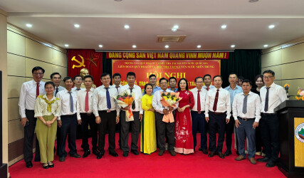 Hội nghị công bố, trao quyết định về công tác cán bộ  và gặp mặt chia tay cán bộ, viên chức nghỉ hưu